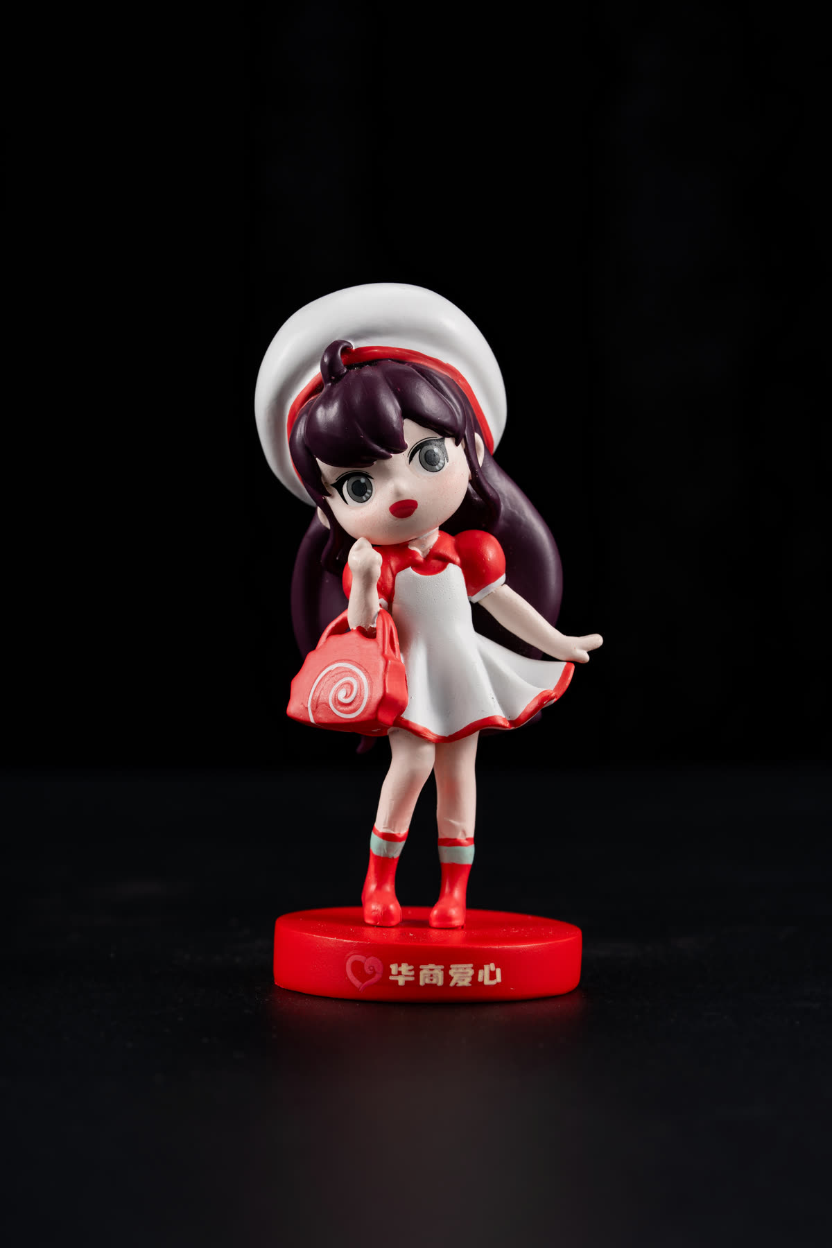 紅裙少女 照片 1